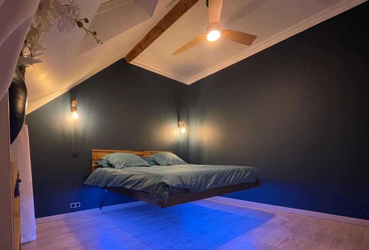 Ferienwohnung Loft Sous Combles Aubergenville Exterior foto
